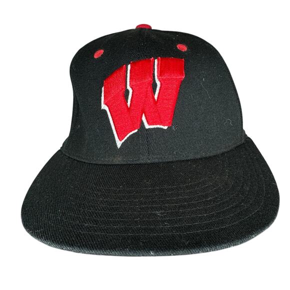 NCAA Zephyr Wisconsin Badgers Baseball Cap Hat Flex Fit Fitted Black Red M / L - Picture 5 of 8
